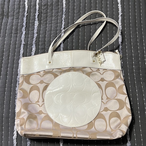 White Coach Tote Bag- light used. - Picture 6 of 9